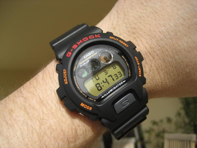 Casio DW-6900G-1V